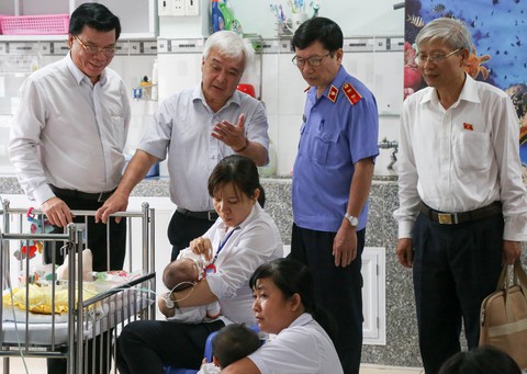 Kiến nghị tăng hình phạt tội xâm hại tình dục trẻ em - Ảnh 2. Kiến nghị tăng hình phạt tội xâm hại tình dục trẻ em - Ảnh 2.