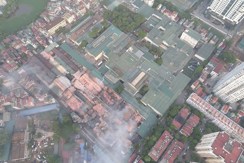 Chưa rõ nguyên nhân gây cháy ở Công ty Rạng Đông - Ảnh 2. Chưa rõ nguyên nhân gây cháy ở Công ty Rạng Đông - Ảnh 2.