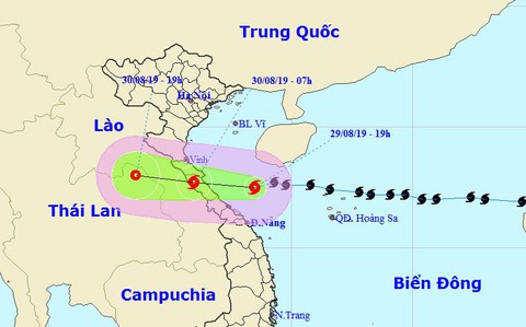 Bão số 4 giật cấp 11, cách đất liền Hà Tĩnh - Quảng Trị 170km - Ảnh 1. Bão số 4 giật cấp 11, cách đất liền Hà Tĩnh - Quảng Trị 170km - Ảnh 1.