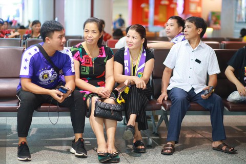 Quang Hải bị lạc ở sân bay Matxcơva, hội quân muộn cùng đội tuyển Việt Nam - Ảnh 2. Quang Hải bị lạc ở sân bay Matxcơva, hội quân muộn cùng đội tuyển Việt Nam - Ảnh 2.