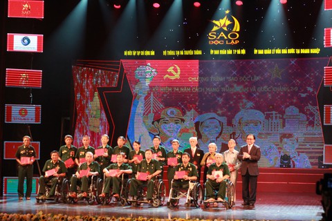 ‘Sao độc lập’ cho Việt Nam gấm hoa - Ảnh 3. ‘Sao độc lập’ cho Việt Nam gấm hoa - Ảnh 3.