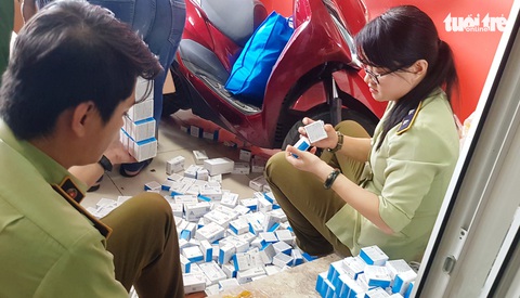 Phát hiện điểm chứa thuốc tân dược nhập lậu trị giá hàng tỉ đồng tại TP.HCM - Ảnh 2. Phát hiện điểm chứa thuốc tân dược nhập lậu trị giá hàng tỉ đồng tại TP.HCM - Ảnh 2.