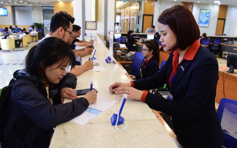 Nhiều ngân hàng lại chạy đua lãi suất - Ảnh 1. Nhiều ngân hàng lại chạy đua lãi suất - Ảnh 1.