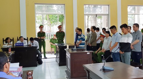 Cựu đại úy công an lãnh 4 năm tù vì chở thuốc lá lậu - Ảnh 1. Cựu đại úy công an lãnh 4 năm tù vì chở thuốc lá lậu - Ảnh 1.