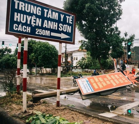 Bão số 4 đổ bộ Hà Tĩnh - Quảng Bình, suy yếu thành áp thấp nhiệt đới - Ảnh 3. Bão số 4 đổ bộ Hà Tĩnh - Quảng Bình, suy yếu thành áp thấp nhiệt đới - Ảnh 3.