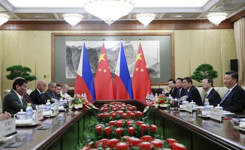 Ông Duterte nêu phán quyết Biển Đông ngay ở Bắc Kinh, ông Tập bác bỏ - Ảnh 1. Ông Duterte nêu phán quyết Biển Đông ngay ở Bắc Kinh, ông Tập bác bỏ - Ảnh 1.