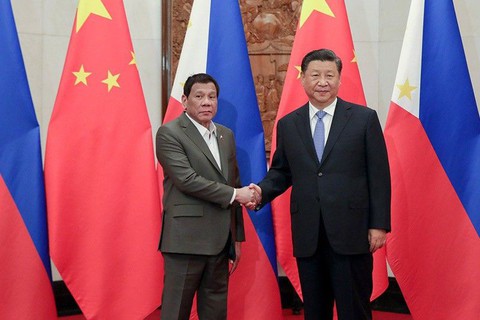 Ông Duterte nói với ông Tập: Hợp tác giải quyết tranh chấp Biển Đông thay vì đối đầu - Ảnh 1. Ông Duterte nói với ông Tập: Hợp tác giải quyết tranh chấp Biển Đông thay vì đối đầu - Ảnh 1.