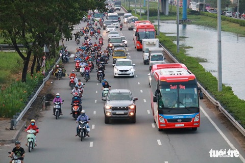 Giao thông cửa ngõ TP.HCM ‘dễ thở’ ngày bắt đầu nghỉ lễ 2-9 - Ảnh 7. Giao thông cửa ngõ TP.HCM ‘dễ thở’ ngày bắt đầu nghỉ lễ 2-9 - Ảnh 7.