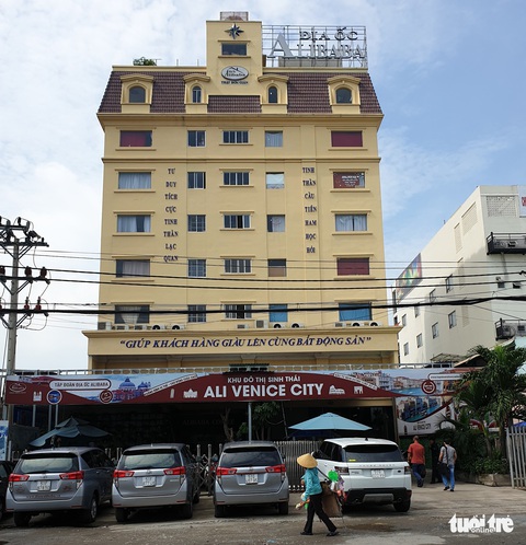 Khởi tố nhân viên Alibaba đánh khách hàng gây thương tích - Ảnh 2. Khởi tố nhân viên Alibaba đánh khách hàng gây thương tích - Ảnh 2.