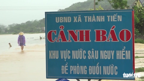 Nước lũ dâng cao đổ về làm ngập hơn 600ha hoa màu ở Thanh Hóa - Ảnh 5. Nước lũ dâng cao đổ về làm ngập hơn 600ha hoa màu ở Thanh Hóa - Ảnh 5.