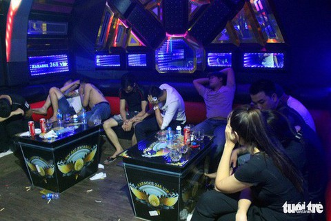 Từ 1-9: Karaoke không hoạt động sau 0h, cho mượn xe công bị phạt đến 60 triệu đồng - Ảnh 1. Từ 1-9: Karaoke không hoạt động sau 0h, cho mượn xe công bị phạt đến 60 triệu đồng - Ảnh 1.