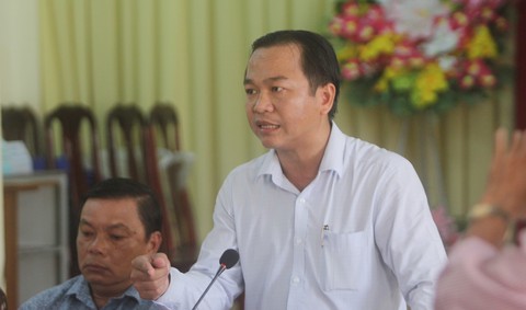 Nữ trưởng công an phường không đánh dân khi dẹp chợ tự phát - Ảnh 1. Nữ trưởng công an phường không đánh dân khi dẹp chợ tự phát - Ảnh 1.