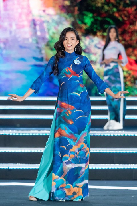 Bộ sưu tập áo dài đèo Hải Vân giúp Lương Thùy Linh đăng quang - Ảnh 6. Bộ sưu tập áo dài đèo Hải Vân giúp Lương Thùy Linh đăng quang - Ảnh 6.