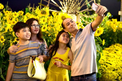 Ông bố Phần Lan chia sẻ cách dạy con nửa người lớn nửa trẻ con - Ảnh 1. Ông bố Phần Lan chia sẻ cách dạy con nửa người lớn nửa trẻ con - Ảnh 1.