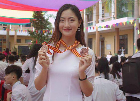 Hoa hậu Lương Thùy Linh: Nữ sinh ngoại thương giỏi Toán, IELTS 7.5 - Ảnh 3. Hoa hậu Lương Thùy Linh: Nữ sinh ngoại thương giỏi Toán, IELTS 7.5 - Ảnh 3.