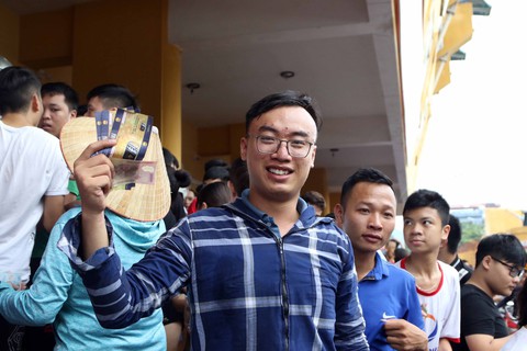 Sân Thiên Trường nóng như chảo lửa trước trận Nam Định - Hoàng Anh Gia Lai - Ảnh 4. Sân Thiên Trường nóng như chảo lửa trước trận Nam Định - Hoàng Anh Gia Lai - Ảnh 4.