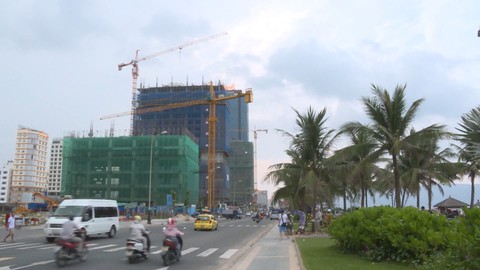 Đà Nẵng: Nhiều cầu tháp đe dọa an toàn người đi đường - Ảnh 4. Đà Nẵng: Nhiều cầu tháp đe dọa an toàn người đi đường - Ảnh 4.