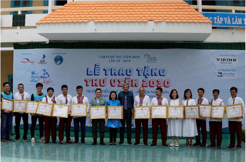 Caravan Thư viện 2030 tặng thư viện và học bổng tại Ninh Thuận - Ảnh 1. Caravan Thư viện 2030 tặng thư viện và học bổng tại Ninh Thuận - Ảnh 1.