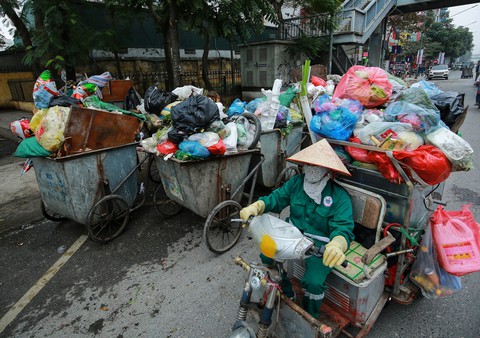 Thu gom rác được bổ sung vào danh mục nghề nặng nhọc, độc hại, nguy hiểm - Ảnh 1. Thu gom rác được bổ sung vào danh mục nghề nặng nhọc, độc hại, nguy hiểm - Ảnh 1.