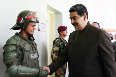 Mỹ đóng băng toàn bộ tài sản của chính phủ Venezuela - Ảnh 1. Mỹ đóng băng toàn bộ tài sản của chính phủ Venezuela - Ảnh 1.