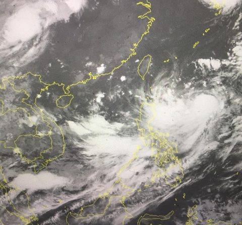 Áp thấp trên Biển Đông, biển phía Nam sẽ mưa dông, gió mạnh - Ảnh 1. Áp thấp trên Biển Đông, biển phía Nam sẽ mưa dông, gió mạnh - Ảnh 1.