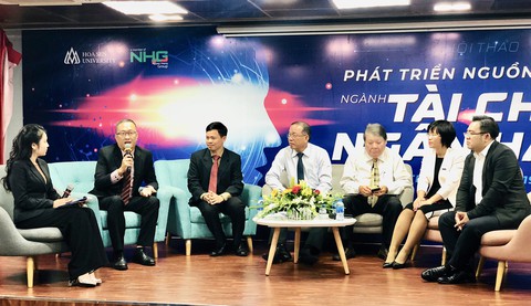 Khó có chuyện công nghệ sẽ ‘cướp việc của con người ở ngân hàng - Ảnh 1. Khó có chuyện công nghệ sẽ ‘cướp việc của con người ở ngân hàng - Ảnh 1.