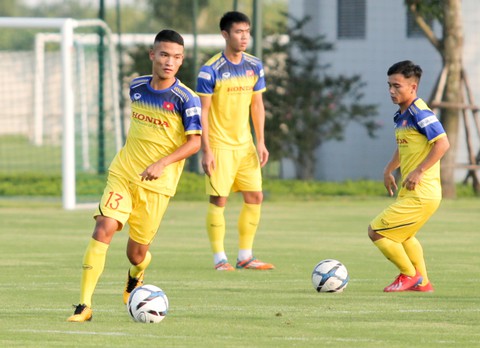 Thầy Park quần thảo các cầu thủ tấn công U22 Việt Nam - Ảnh 1. Thầy Park quần thảo các cầu thủ tấn công U22 Việt Nam - Ảnh 1.