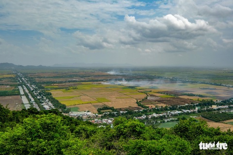 Mướt mắt với sắc màu vụ mùa ngắm từ đỉnh Núi Sam - Ảnh 7. Mướt mắt với sắc màu vụ mùa ngắm từ đỉnh Núi Sam - Ảnh 7.