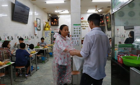 Bị khủng bố bằng chất bẩn: Giữ hiện trường, đi trình báo - Ảnh 2. Bị khủng bố bằng chất bẩn: Giữ hiện trường, đi trình báo - Ảnh 2.