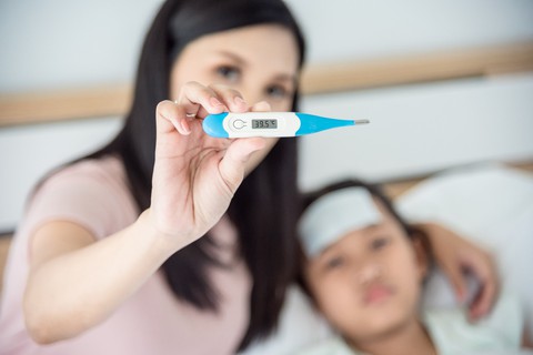 Cảnh giác với biến chứng sốt xuất huyết khó lường ở trẻ em - Ảnh 2. Cảnh giác với biến chứng sốt xuất huyết khó lường ở trẻ em - Ảnh 2.
