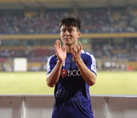 Sốt nhập viện, Duy Mạnh vẫn cố vào sân giúp Hà Nội FC vô địch AFC Cup khu vực Đông Nam Á - Ảnh 1. Sốt nhập viện, Duy Mạnh vẫn cố vào sân giúp Hà Nội FC vô địch AFC Cup khu vực Đông Nam Á - Ảnh 1.