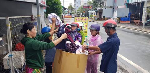 Phú Quốc: Hàng trăm xe máy bị ngập nước được thay nhớt, sửa chữa miễn phí - Ảnh 3. Phú Quốc: Hàng trăm xe máy bị ngập nước được thay nhớt, sửa chữa miễn phí - Ảnh 3.
