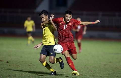 U18 Việt Nam may mắn thắng Malaysia trận ra quân - Ảnh 3. U18 Việt Nam may mắn thắng Malaysia trận ra quân - Ảnh 3.