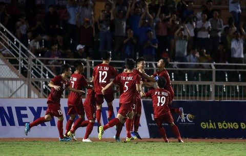 U18 Việt Nam may mắn thắng Malaysia trận ra quân - Ảnh 2. U18 Việt Nam may mắn thắng Malaysia trận ra quân - Ảnh 2.