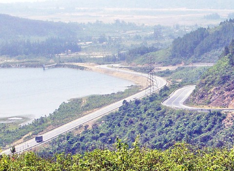 Ba em nhỏ chết đuối thương tâm khi ra hồ tắm - Ảnh 1. Ba em nhỏ chết đuối thương tâm khi ra hồ tắm - Ảnh 1.