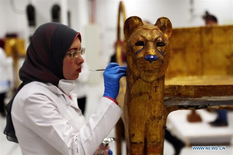 Ai Cập phục chế quan tài mạ vàng của Pharaoh Tutankhamun - Ảnh 1. Ai Cập phục chế quan tài mạ vàng của Pharaoh Tutankhamun - Ảnh 1.