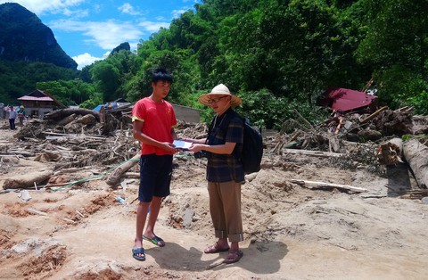 Có tiền từ bạn đọc Tuổi Trẻ, chúng tôi sớm dựng lại nhà mới - Ảnh 1. Có tiền từ bạn đọc Tuổi Trẻ, chúng tôi sớm dựng lại nhà mới - Ảnh 1.