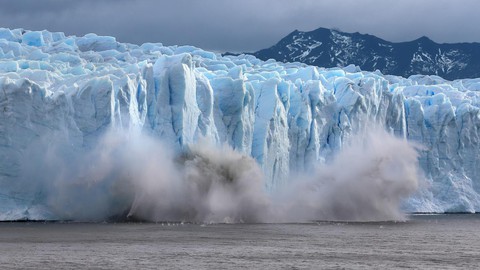 Nắng nóng khủng khiếp, Greenland mất 197 tỉ tấn băng trong một tháng - Ảnh 1. Nắng nóng khủng khiếp, Greenland mất 197 tỉ tấn băng trong một tháng - Ảnh 1.