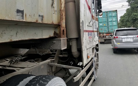 Vì sao thùng container bay trên phố? - Ảnh 2. Vì sao thùng container bay trên phố? - Ảnh 2.