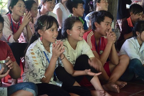 Sinh viên ĐH Fulbright chạy xe ôm làm dự án giúp trẻ vùng cao - Ảnh 2. Sinh viên ĐH Fulbright chạy xe ôm làm dự án giúp trẻ vùng cao - Ảnh 2.