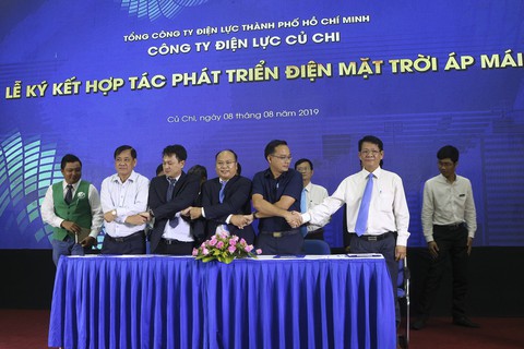 Điện mặt trời áp mái tại TP.HCM chưa phát triển đúng với tiềm năng - Ảnh 1. Điện mặt trời áp mái tại TP.HCM chưa phát triển đúng với tiềm năng - Ảnh 1.