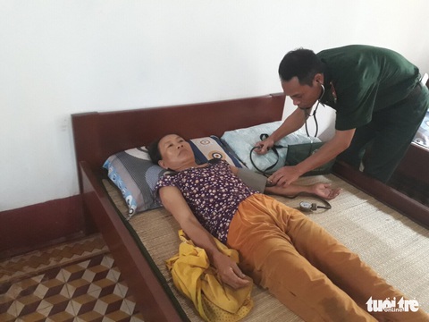 Chiến sĩ đu dây đưa người dân thoát lũ ở Tây Nguyên - Ảnh 12. Chiến sĩ đu dây đưa người dân thoát lũ ở Tây Nguyên - Ảnh 12.