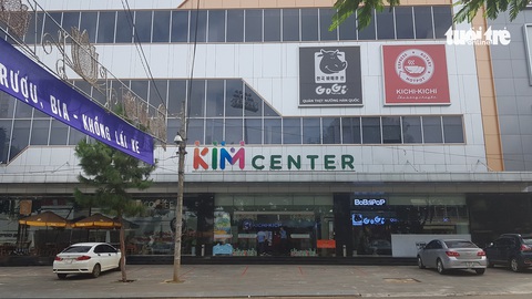Bé gái bị thương vì mắc thang cuốn, rơi từ tầng 3 xuống tầng 1 trong khu vui chơi - Ảnh 1. Bé gái bị thương vì mắc thang cuốn, rơi từ tầng 3 xuống tầng 1 trong khu vui chơi - Ảnh 1.