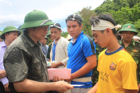Ông Phạm Minh Chính: Sớm tái định cư cho bà con Xa Ná mất nhà do lũ - Ảnh 4. Ông Phạm Minh Chính: Sớm tái định cư cho bà con Xa Ná mất nhà do lũ - Ảnh 4.