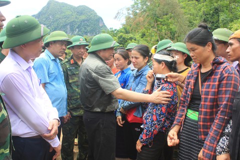 Ông Phạm Minh Chính: Sớm tái định cư cho bà con Xa Ná mất nhà do lũ - Ảnh 1. Ông Phạm Minh Chính: Sớm tái định cư cho bà con Xa Ná mất nhà do lũ - Ảnh 1.