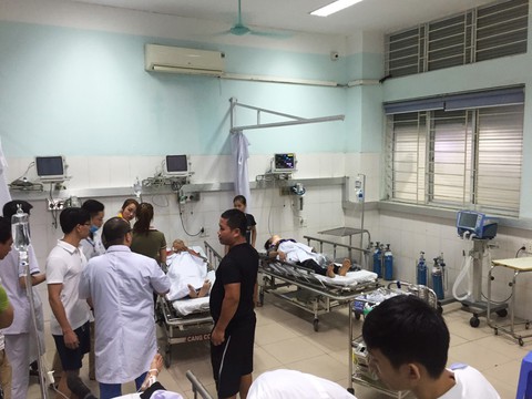 Sập giàn giáo khi đổ bêtông, ít nhất 7 người bị thương, 1 chưa tìm thấy - Ảnh 2. Sập giàn giáo khi đổ bêtông, ít nhất 7 người bị thương, 1 chưa tìm thấy - Ảnh 2.