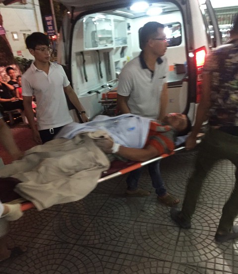 Sập giàn giáo khi đổ bêtông, ít nhất 7 người bị thương, 1 chưa tìm thấy - Ảnh 1. Sập giàn giáo khi đổ bêtông, ít nhất 7 người bị thương, 1 chưa tìm thấy - Ảnh 1.
