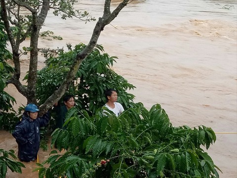 Nguy cơ vỡ đập thủy điện Đắk Kar vẫn rất cao - Ảnh 2. Nguy cơ vỡ đập thủy điện Đắk Kar vẫn rất cao - Ảnh 2.