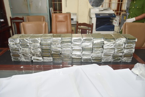 Chặn ôtô đưa 120 bánh heroin từ Lào vào Việt Nam - Ảnh 1. Chặn ôtô đưa 120 bánh heroin từ Lào vào Việt Nam - Ảnh 1.