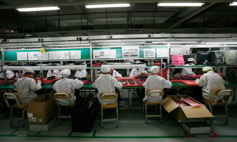 Điều tra Foxconn thuê học sinh Trung Quốc làm đêm sản xuất loa cho Amazon - Ảnh 1. Điều tra Foxconn thuê học sinh Trung Quốc làm đêm sản xuất loa cho Amazon - Ảnh 1.